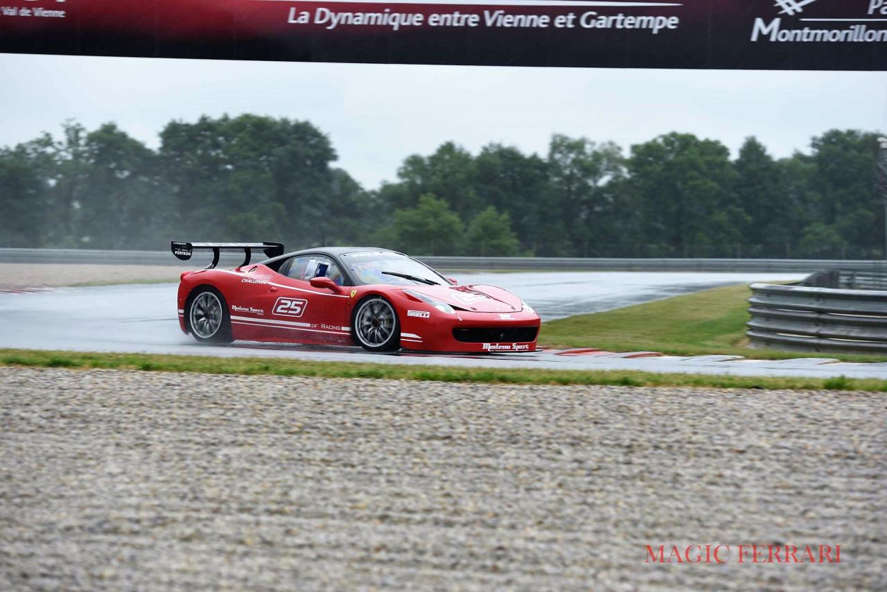 FERRARI 458 Challenge 